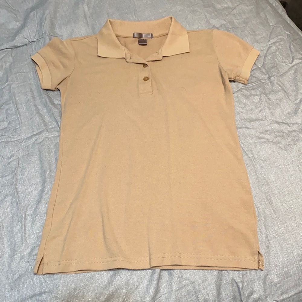 Beige shirt sleeve shirt